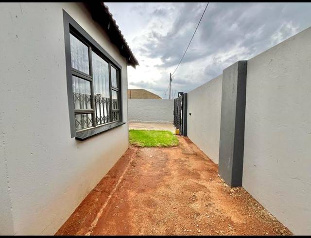 3 BEDROOM HOUSE FOR SALE IN VOSLOORUS